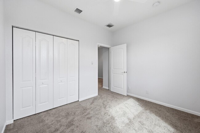 Building Photo - 5601 Spanish River Rd