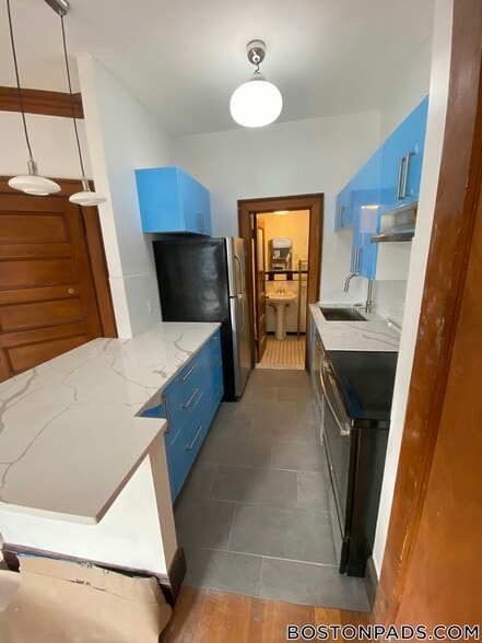 Building Photo - 849 Beacon St