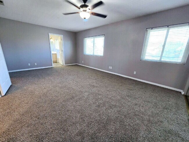 Building Photo - "Spacious 3-Bed Oasis with 2.5 Baths on Funston Way, Las Vegas - 2,264 Sq. Ft. of Comfort!"