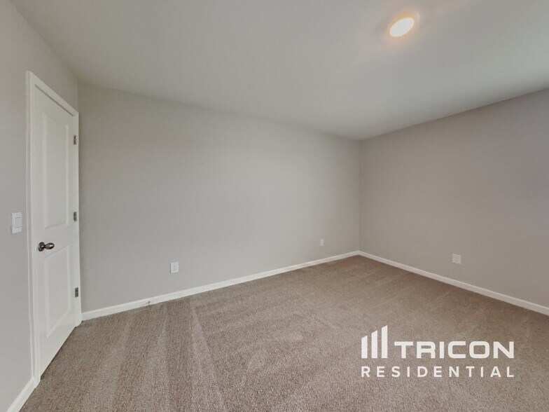 Building Photo - 6858 Keeneland Dr