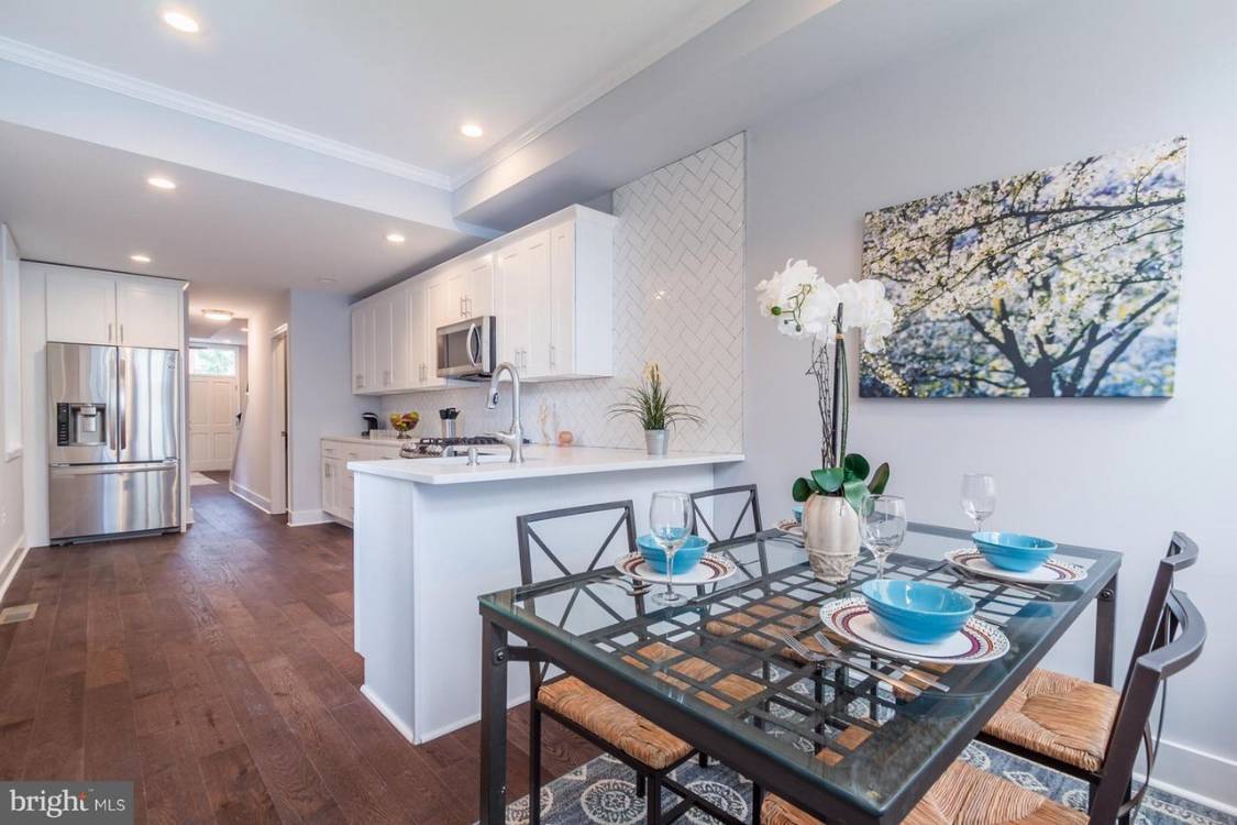 Building Photo - 9 E Fort Ave