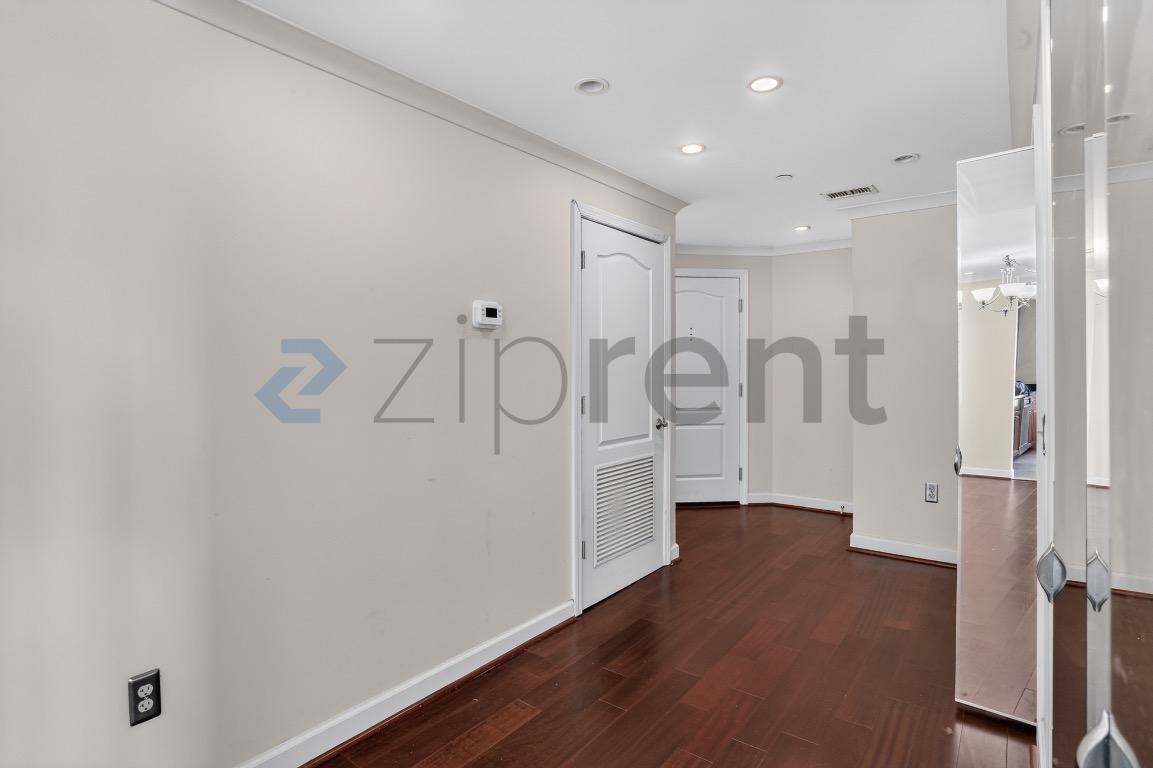 Building Photo - Unit 2607