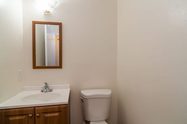 Building Photo - PRIME LOCATION FOR 2 BEDROOM/2.5 BATHROOM ...