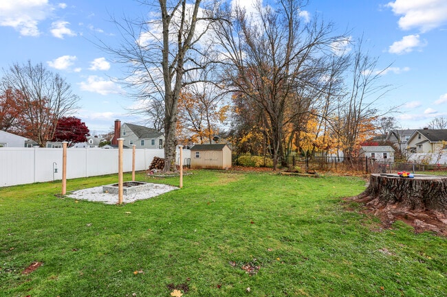 Building Photo - 133 Robbins Ave