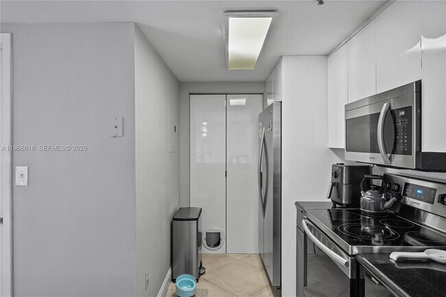 Building Photo - 650 West Ave