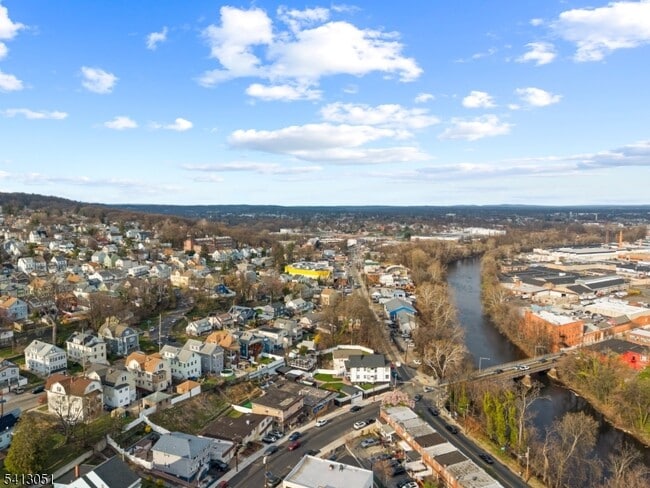 Building Photo - 339 N 6th St