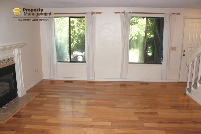 Building Photo - 702 SW 6th Ct