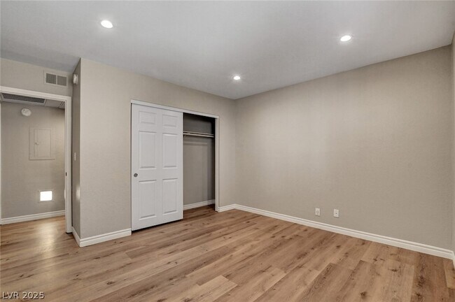 Building Photo - 5240 Indian River Dr