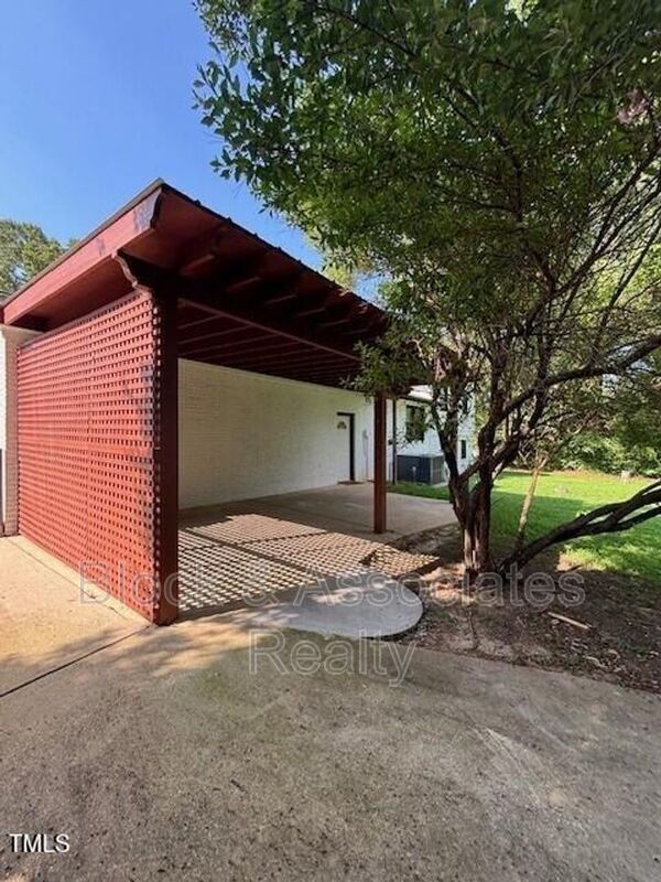 Building Photo - 710 Wakeland Dr