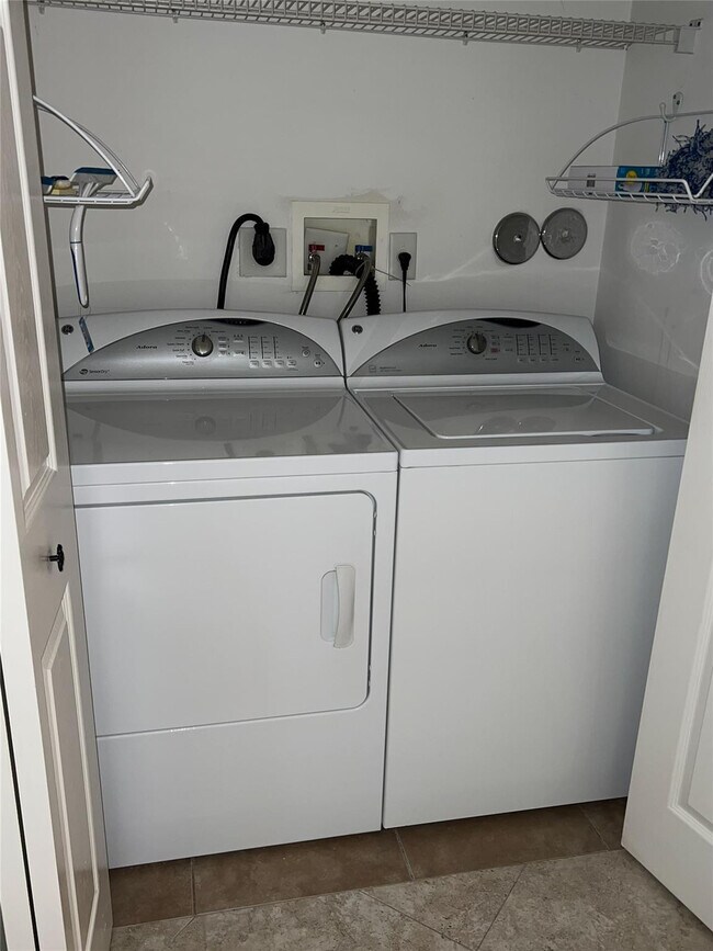 Building Photo - 2904 Crestwood Ter