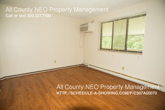 Building Photo - 737 Center Ave