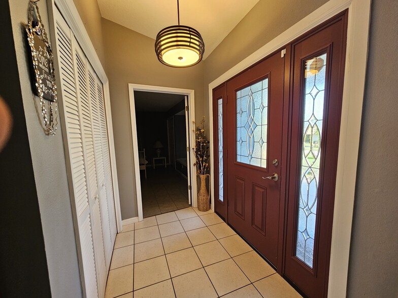 Building Photo - 2210 Bayou Dr