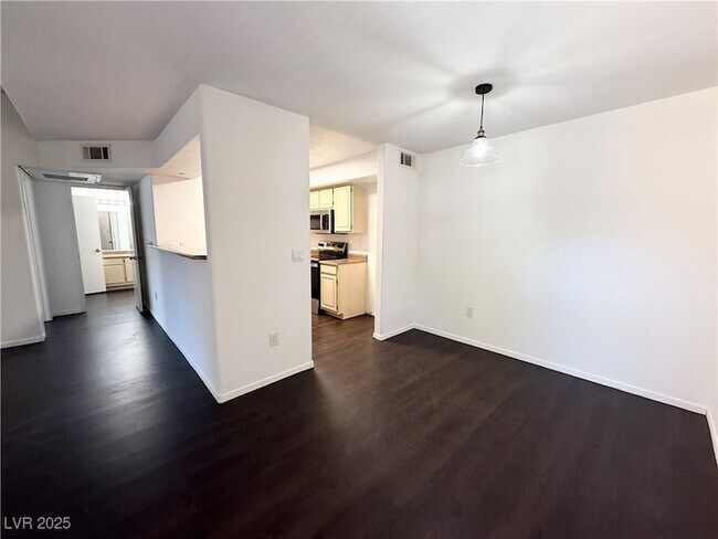 Building Photo - 555 E Silverado Ranch Blvd
