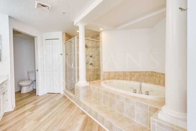 Building Photo - Breathtaking 3 Bedroom Daytona Beach Shore...