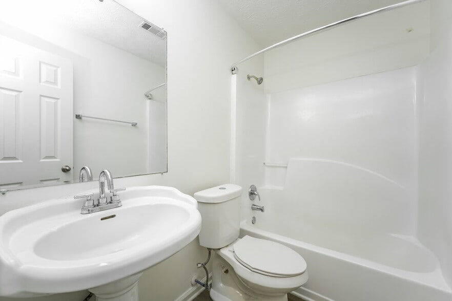 Building Photo - 1569 Dillard Rd