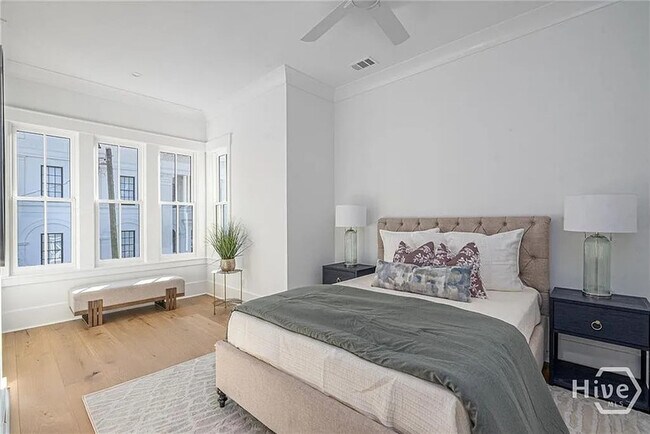 Building Photo - 304 W 38th St