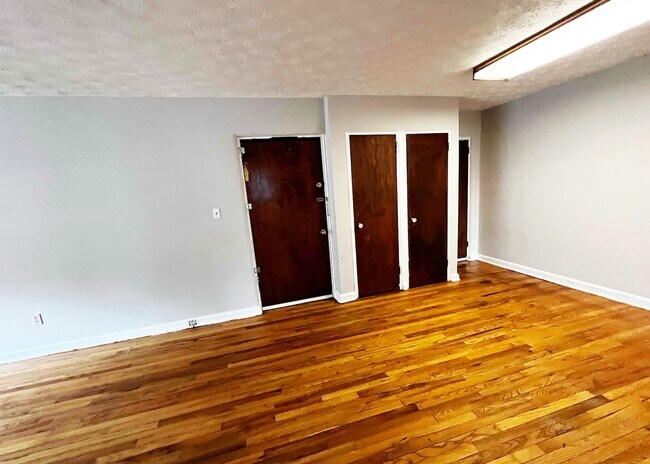 Interior Photo - Lowell 596