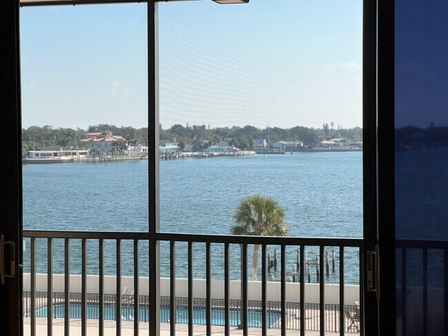 Building Photo - 7100 Sunshine Skyway Ln S