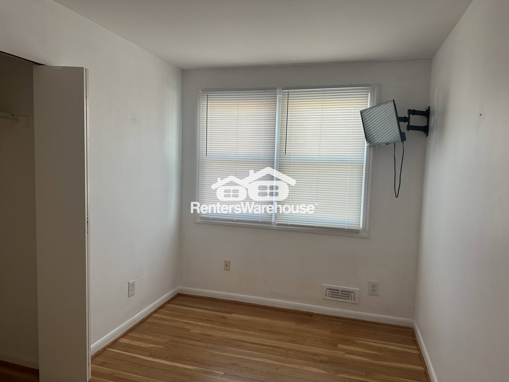 Building Photo - 1603 Charmuth Rd