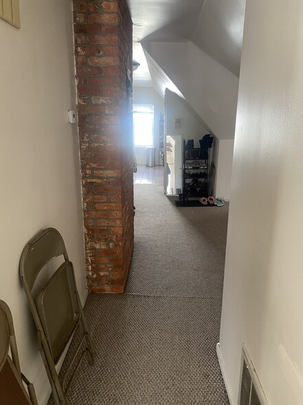 Corridor - 525 Shady Ave