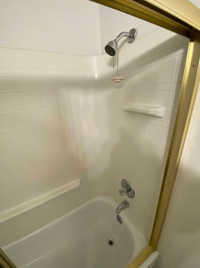 Building Photo - Cozy 3 Bedroom 1 Bath Home with Large Yard & 1 Car Attached Garage