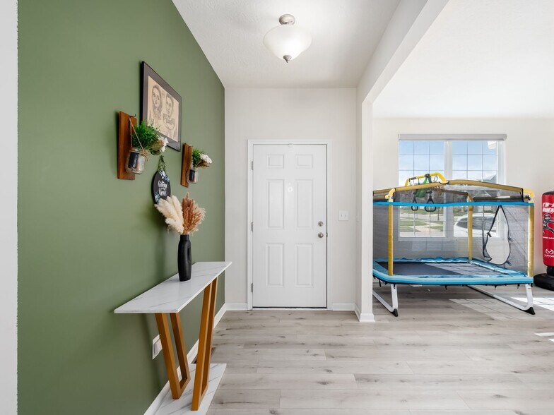 Building Photo - 274 Cambie Dr