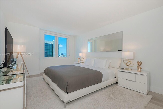 Building Photo - 2301 Collins Ave