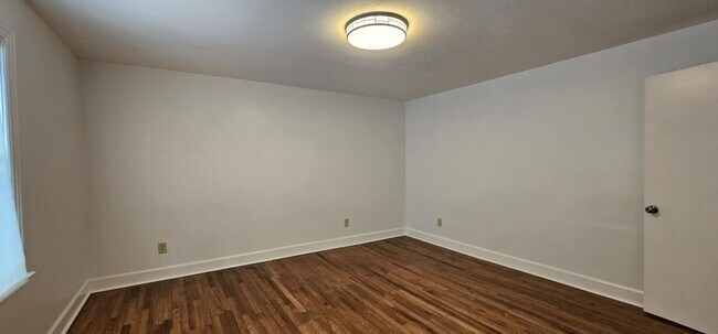 Building Photo - Peaceful Country Living Just Minutes from Nashville!