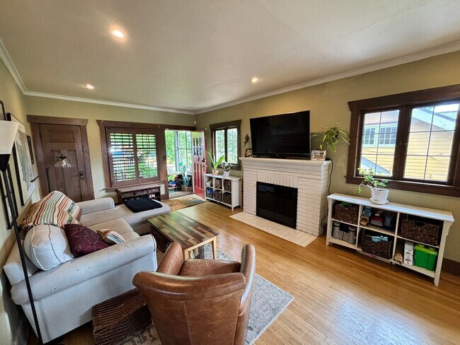 Building Photo - 4Bd/2.75Ba Seattle Home