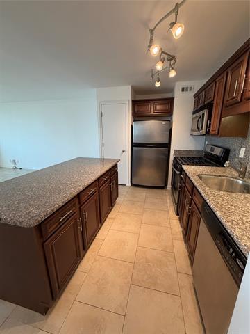 Building Photo - 3883 Turtle Creek Dr