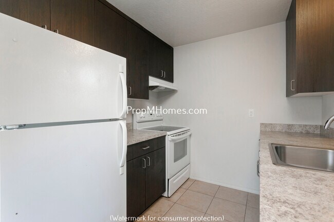 Building Photo - 15535 NE Glisan St