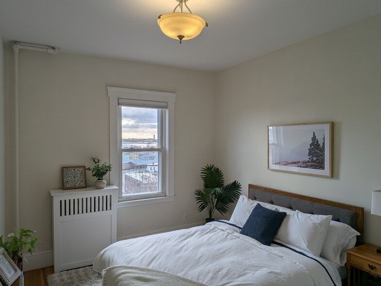 Building Photo - 81 Gladstone St