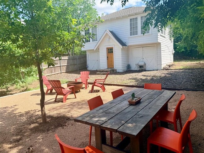 Building Photo - 305 Lockhart Dr