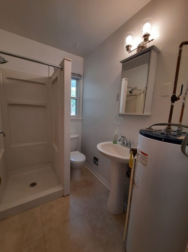 Building Photo - 2 BED | 1 BATH | DUPLEX | WEST
