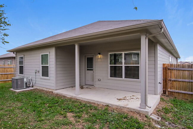 Building Photo - 385 Cibolo Creek Dr