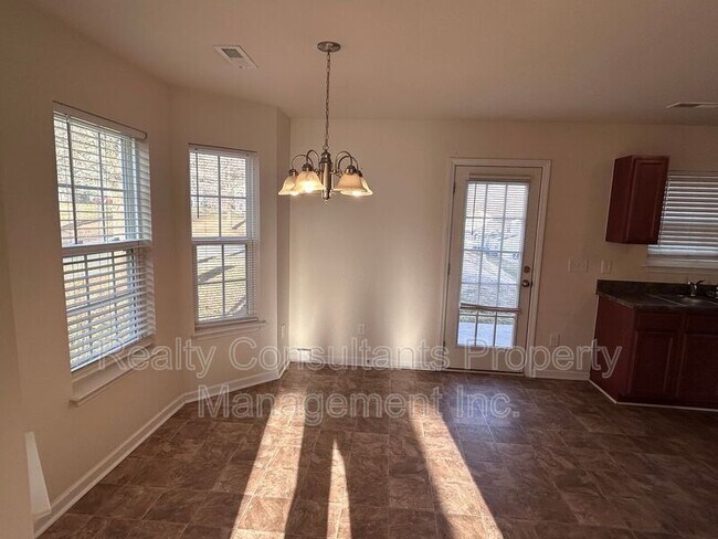 Building Photo - 482 Sandybrooke Dr