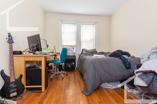 Building Photo - No Brokers Fee, Top Floor Unit, Porch, Laundry, Steps from the T Stop