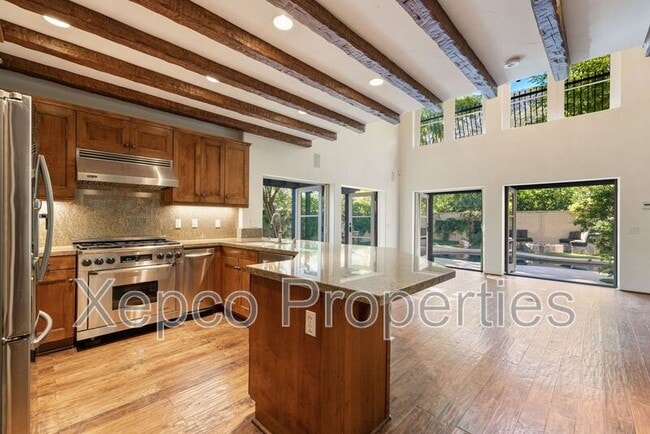 Building Photo - 175 Villaggio W
