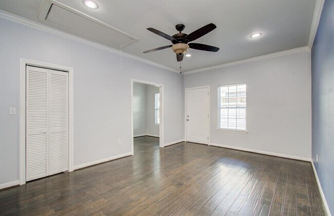 Building Photo - 2111 Summer St