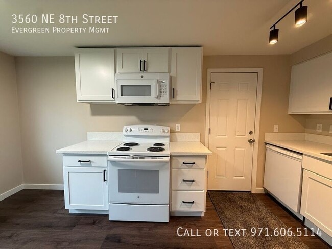 Building Photo - 3560 NE 8th St