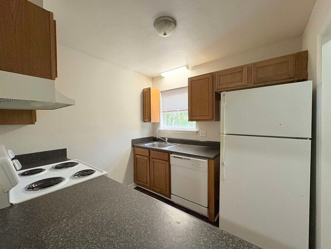 Building Photo - 2110 Golf Terrace Dr
