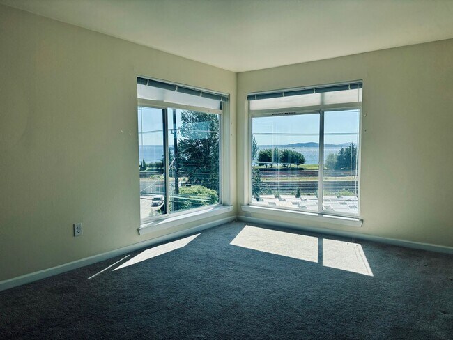 Building Photo - 500 Elliott Ave W