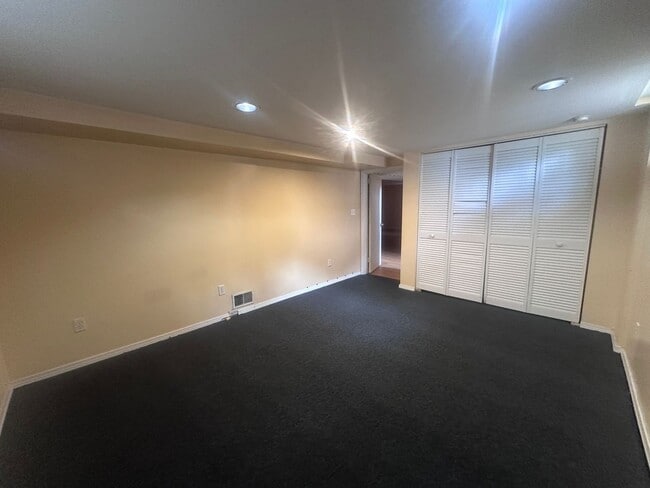 Building Photo - Hikes Point 3+ bedroom home with finished basement and garage