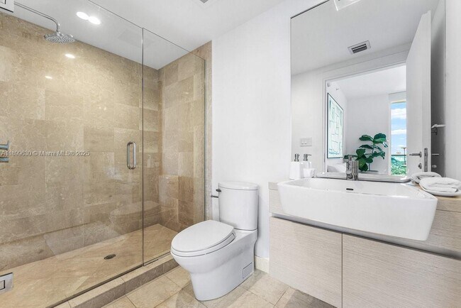 Building Photo - 200 Biscayne Blvd Way