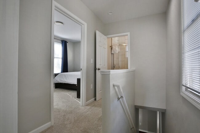 Building Photo - 137 E Tompkins St