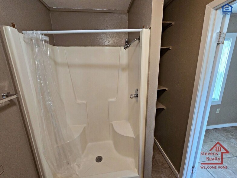 Building Photo - 620 Allie Ln