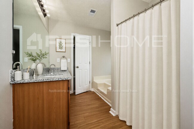 Building Photo - 5949 Creekside Dr