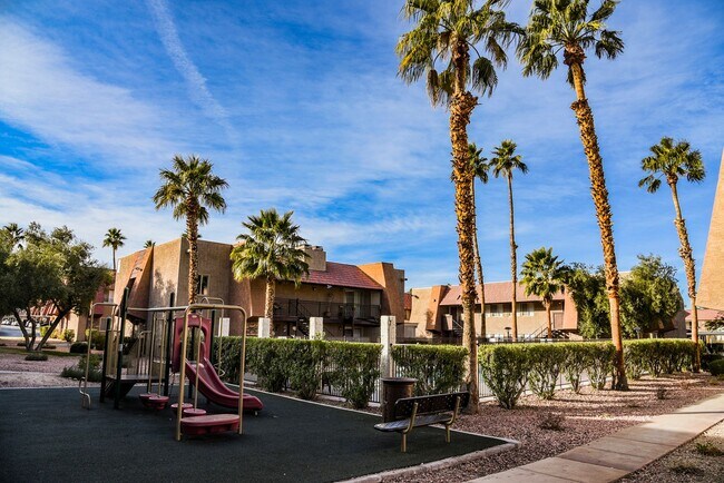 Building Photo - Beautiful 1 bedroom condo Resort style guard gated community