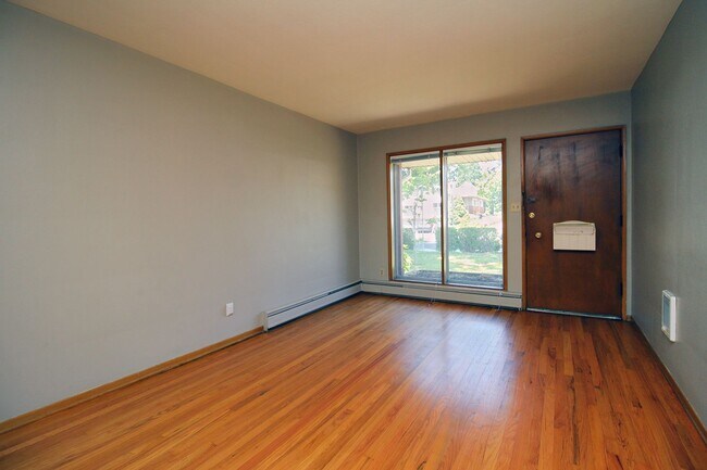 Building Photo - renwr09