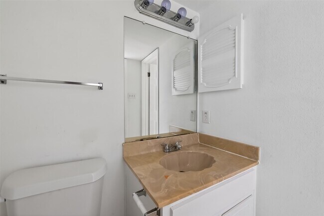 Building Photo - 14555 Wunderlich Dr